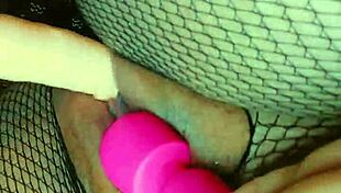 She shows off her nice pregnant pussy in casual chat