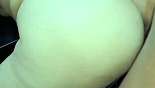 What a delicious pussy this hot latin stepmom has 😘