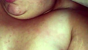 इस बीबीडब्ल्यू बेब का पार्ट वन जो टॉयज और वाइब्रेटर से अपनी हैरी चूत को फक कर रही है मस्तरबेशन के लिए