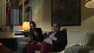 मैं शॉक हूं कि वह बूढ़े आदमी को ब्लो करती है फिर उसे स्क्रू करते देखकर खुद को फिंगर करती है