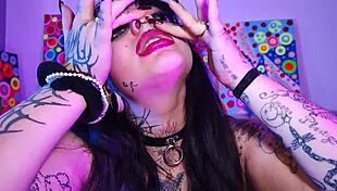 i love deedee love's cum, she's so submissive and goth