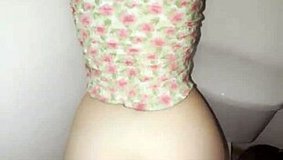 Mis amigos estaban cogiendo en los cuartos y me tuve que coger en el baño de una casa a la morrita enfiestada en una fiesta de compas