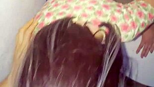 Mis amigos estaban cogiendo en los cuartos y me tuve que coger en el baño de una casa a la morrita enfiestada en una fiesta de compas