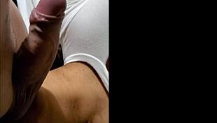 Me cumming on her tits 😏