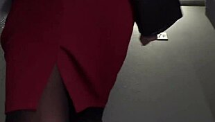 Horny Amateur Babe Shakes Tight Pants Butt at Property Viewing for Creampie