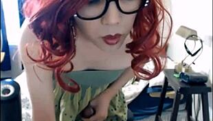 Hot shemale reaches orgasm on webcam.