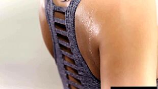 did you see that sweaty teen babe fucking the vibrator at gym