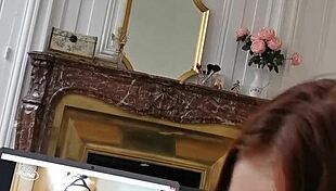 ma copine me suce devant le porno, c'est une amatrice francaise julynovember, non?