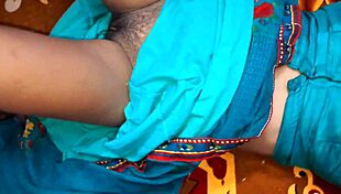 इंडियन स्टीप सिस्टर को उसकी टाइट चूत में ड्रिल किया गया