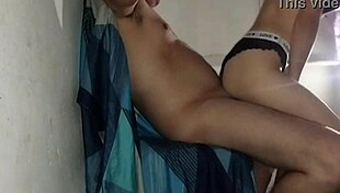 La Puta De Mi Hermanastra Se Corri� El Pantie Y Cabalg� Sobre Mi Gran Polla Sin Cond�n