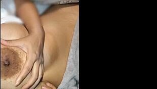 Me cumming on her tits 😏