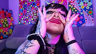 डीडब लव को कम पसंद है वो इतनी सबमिसिव गॉथ रंडी