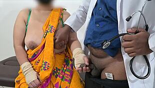 तेलुगु आंटी को डॉक्टर अस्पताल रूम में बूब्स चेक करता है