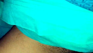 इंडियन स्टीप सिस्टर को उसकी टाइट चूत में ड्रिल किया गया