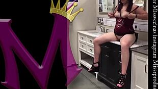 Hermosa Latina Blanquita Culona Teases Outdoors In Public