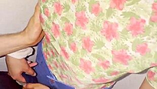 Mis amigos estaban cogiendo en los cuartos y me tuve que coger en el baño de una casa a la morrita enfiestada en una fiesta de compas