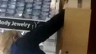 This candid video captures a hot young 18+ booty hidden in sexy clothes