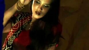एक्सोटिक एशियन नंगी नाचती है सेंसुअल टीजिंग के साथ!