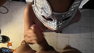 Despues de una mamada a garganta profunda me folla por el culo hasta echarme todo su semen