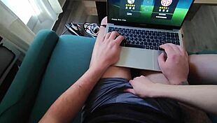 mi novio wants to play fifa but i wanna play with his huge polla instead