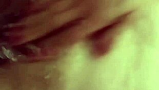 The mature Colombian mom masturbates and squirts on WhatsApp for her lover