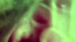 The mature Colombian mom masturbates and squirts on WhatsApp for her lover