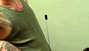 Se tem um homem feliz nesse mundo é esse corno com blowjob humiliation 😏