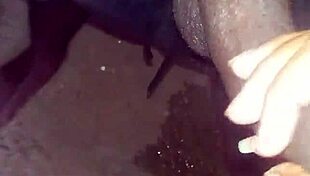 una mamada rápida en el baño abandonado con monster cock y wet pussy 😈