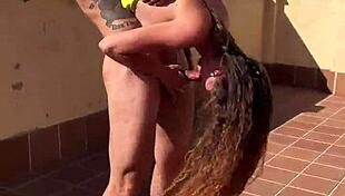 Chica Assists Gymbro in Public Workout With Hard Action!