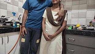 मैं कॉलेज के बाद सौतेले भाई से चुद गई, हिंदी ऑडियो जोरदार!