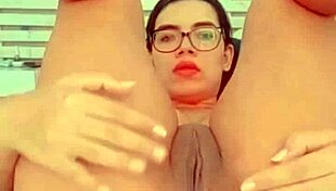 Watch this famous cam girl in cosplay, flaunting her perfect body and big ass!