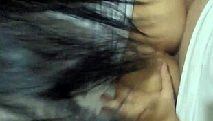 Colegiala casero me culeo a mi compa�era de clase sin cond�n frente al espejo despu�s de educaci�n fisica