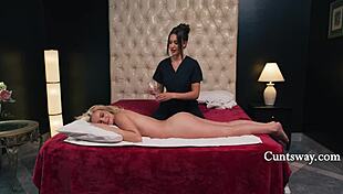 khloe kingsley and ella reese in sensual lesbian fun 😘