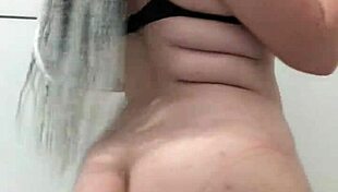 Exibindo no banho com curvas naturais