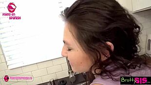 uh, my hermanastra got stuck in laundry, help needed!