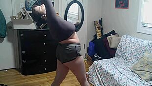 this workout challenge goes from gym attire to naked yoga poses 😍