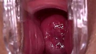 मन, मैं अपनी वेट चूत से इतना खेलती हूं कि स्क्वर्ट हो जाता है इस होममेड वीड में, बहुत सेक्सी और वाइल्ड है।