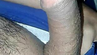 कैजुअल सेटिंग में धड़कन भरी सोलो मुठ मारना