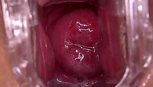 मन, मैं अपनी वेट चूत से इतना खेलती हूं कि स्क्वर्ट हो जाता है इस होममेड वीड में, बहुत सेक्सी और वाइल्ड है।