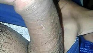 palpitante solo masturbation in casual everyday setting