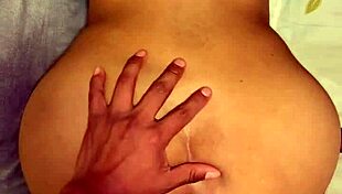 me quede solo con mi novia y la puse de perrito, se mueve rico