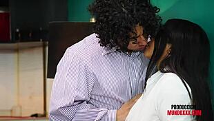 खूबसूरत कॉसप्ले गर्ल ऑफिस इंटरव्यू में विशाल लंड चूसती है