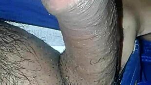 palpitante solo masturbation in casual everyday setting