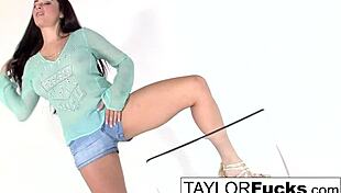 Sexy Taylor Vixen Gets Nude For The Camera