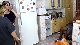 chamei minha amiga pra faxinar e ela levou pau do meu marido