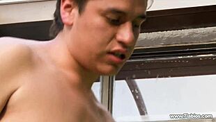 लॉरा और पति स्विंगर बार में 😏