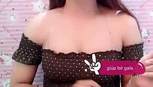 Red panty upskirt with vietnamese girl