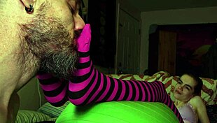 Hey uncle, do you like my stinky yoga feet? Come on, lick them, fetish big cock!