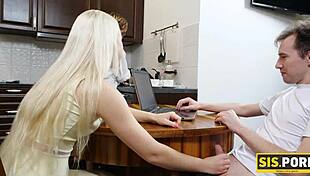 पतली ब्लोंड और सौतेले भाइयों की डिनर के बाद अनपेक्षित चुदाई