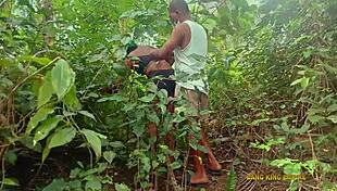 Bush Hot Sex with BBW King's Wife!